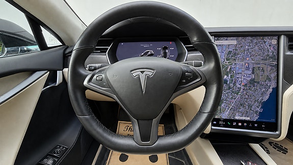 Tesla Model S 11 of 30