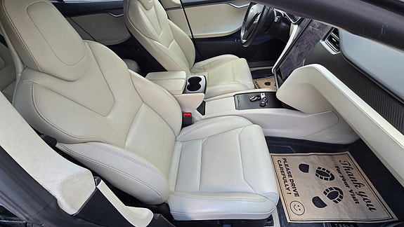 Tesla Model S 17 of 30