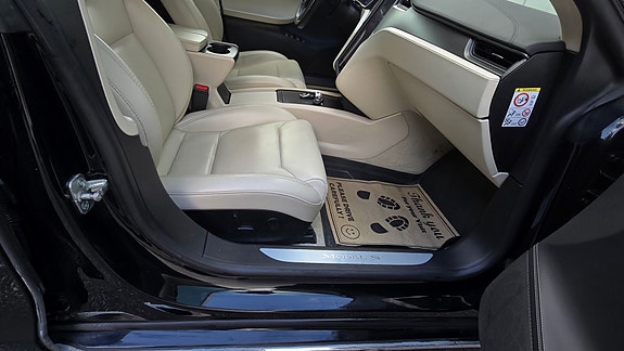 Tesla Model S 16 of 30