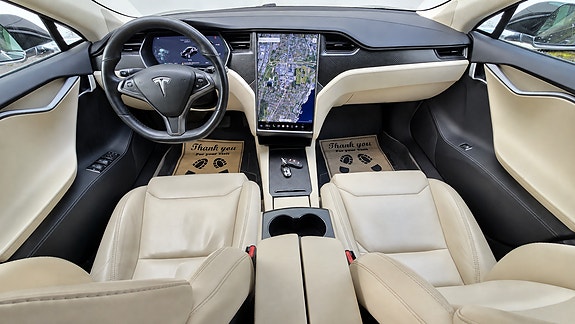 Tesla Model S 12 of 30
