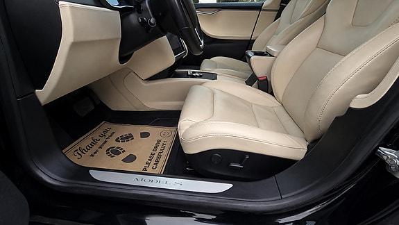 Tesla Model S 20 of 30