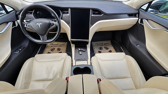 Tesla Model S 10 of 30