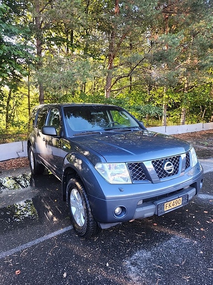 Nissan Pathfinder 3 of 19