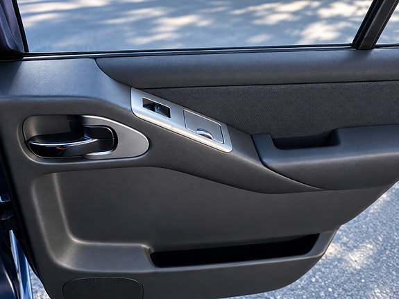 Nissan Pathfinder 14 of 19