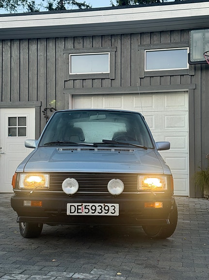 Nissan Prairie 16 of 17