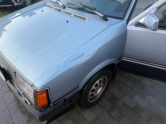 Nissan Prairie 10 of 17