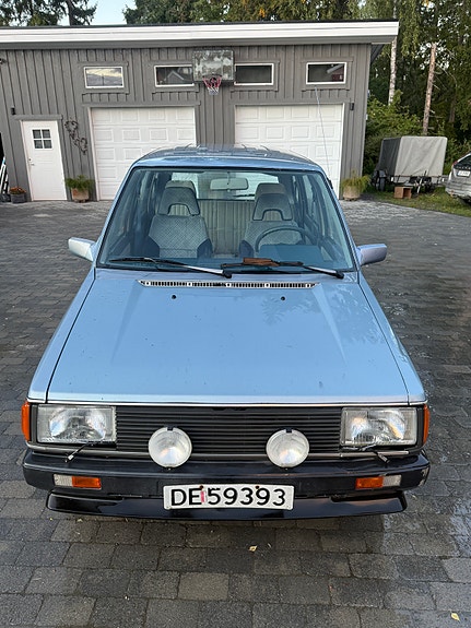 Nissan Prairie 3 of 17