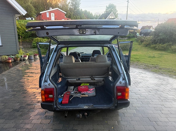 Nissan Prairie 7 of 17