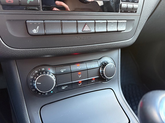 Mercedes-Benz B180 27 of 30