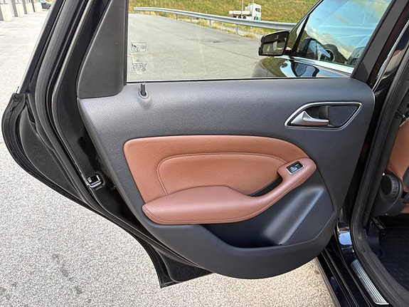 Mercedes-Benz B180 13 of 30