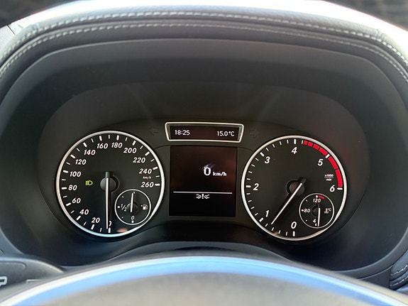 Mercedes-Benz B180 25 of 30