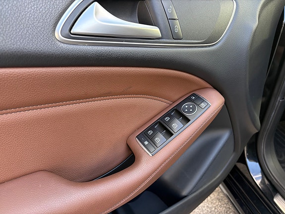 Mercedes-Benz B180 10 of 30