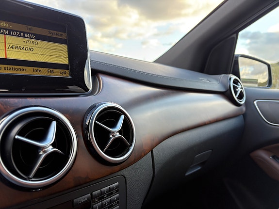 Mercedes-Benz B180 30 of 30