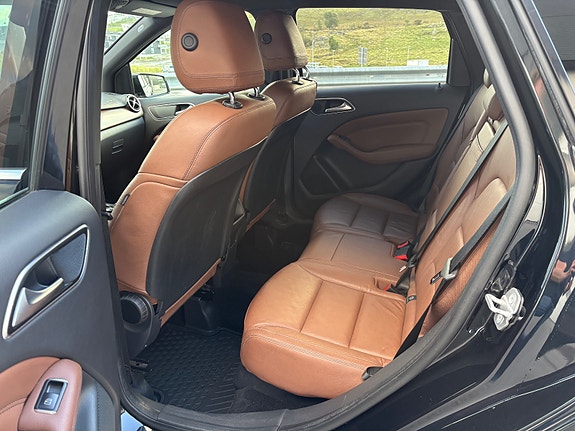 Mercedes-Benz B180 14 of 30