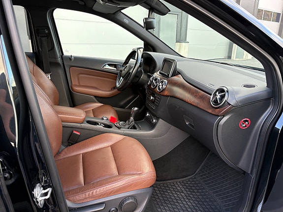 Mercedes-Benz B180 21 of 30