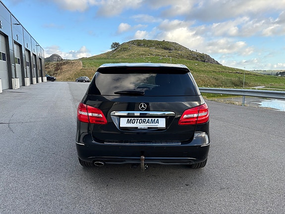 Mercedes-Benz B180 4 of 30