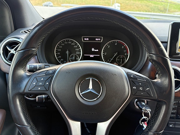 Mercedes-Benz B180 23 of 30