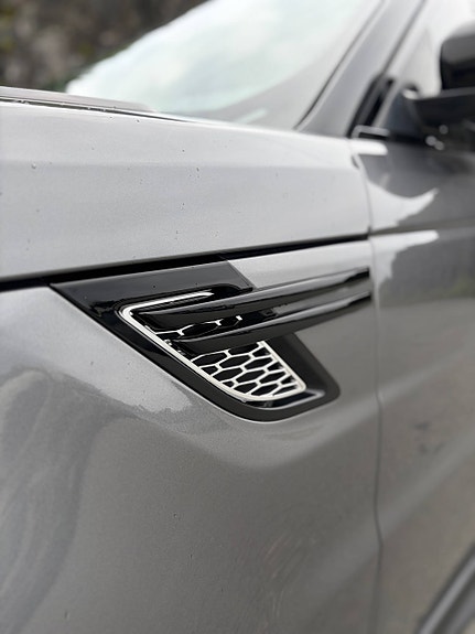 Land Rover Range Rover Sport 9 of 30