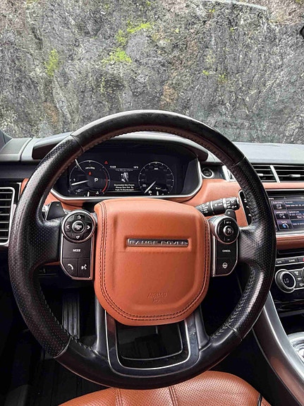 Land Rover Range Rover Sport 18 of 30
