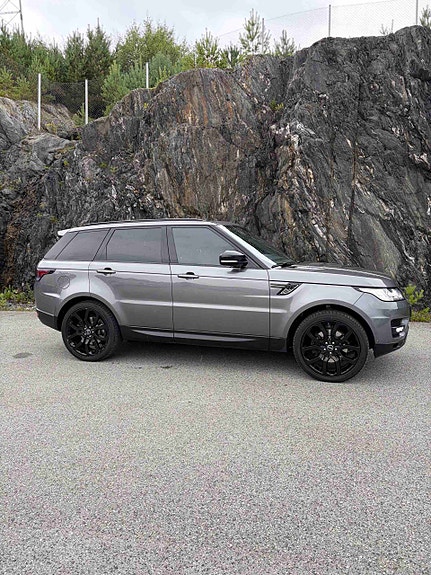 Land Rover Range Rover Sport 12 of 30