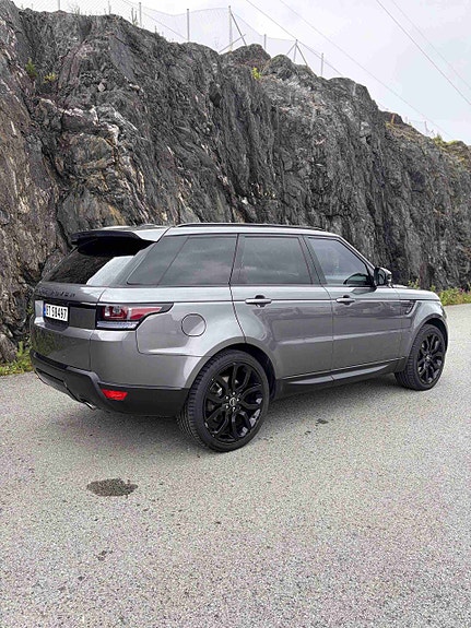 Land Rover Range Rover Sport 13 of 30