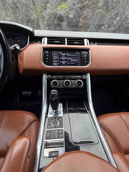 Land Rover Range Rover Sport 24 of 30
