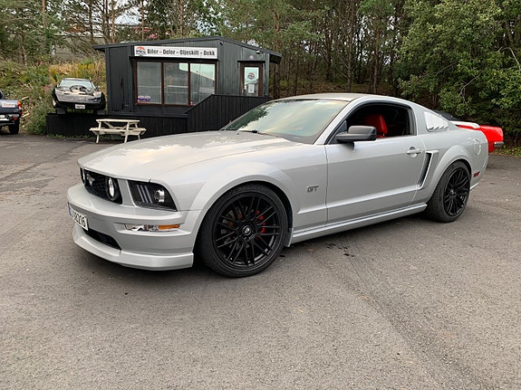Ford Mustang 3 of 27