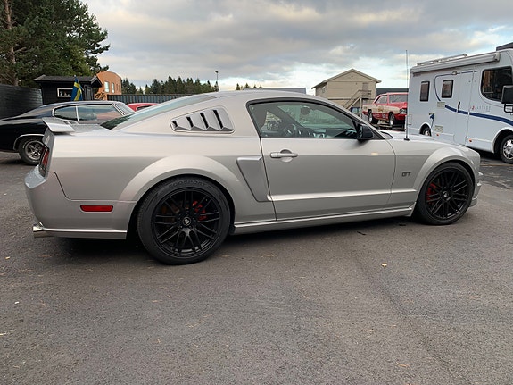 Ford Mustang 10 of 27