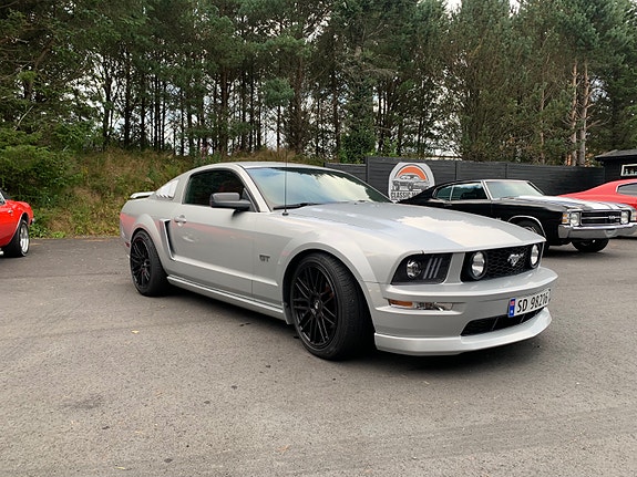 Ford Mustang 12 of 27