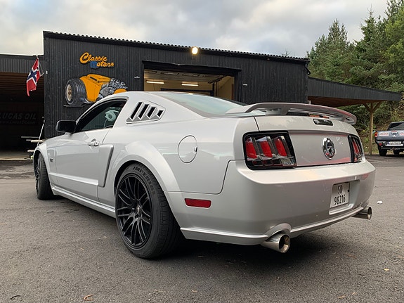 Ford Mustang 4 of 27