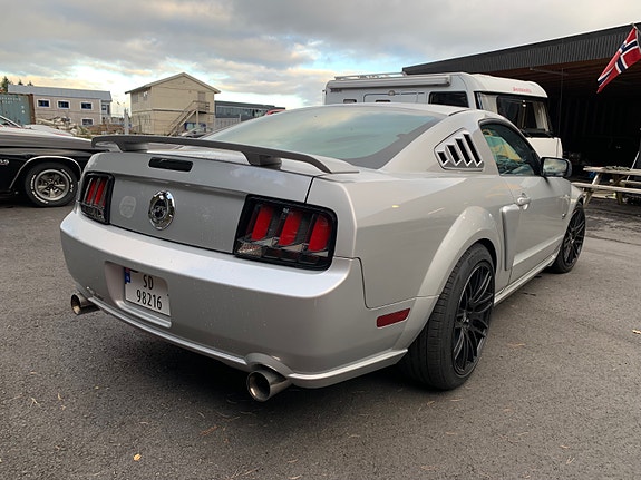 Ford Mustang 9 of 27