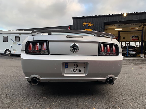 Ford Mustang 8 of 27