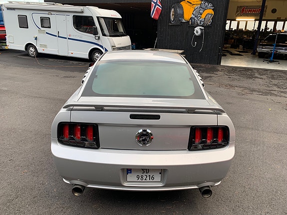 Ford Mustang 7 of 27