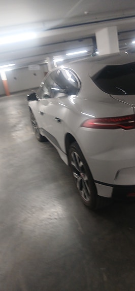 Jaguar I-PACE 4 of 6