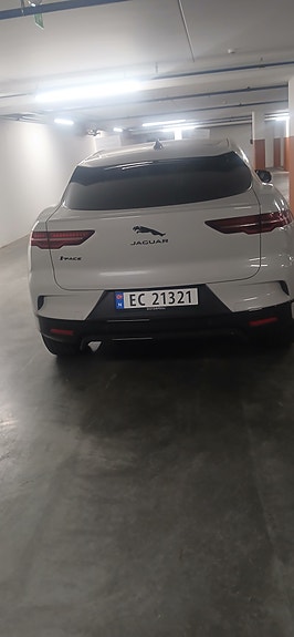 Jaguar I-PACE 2 of 6