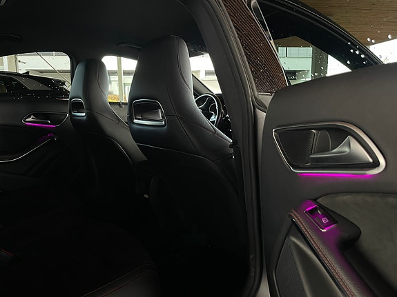 Mercedes-Benz CLA250 17 of 29