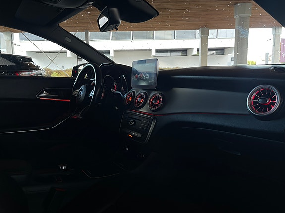 Mercedes-Benz CLA250 10 of 29