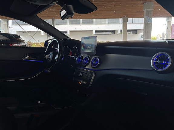 Mercedes-Benz CLA250 12 of 29
