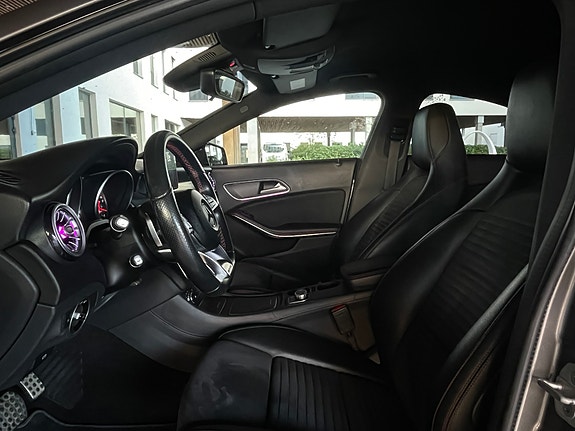 Mercedes-Benz CLA250 19 of 29