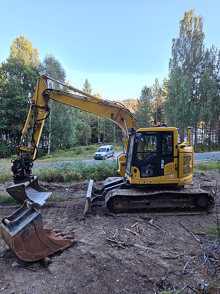 Komatsu Pc138us 2 of 18