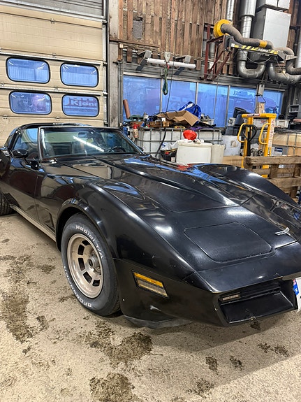 Chevrolet Corvette 2 of 18