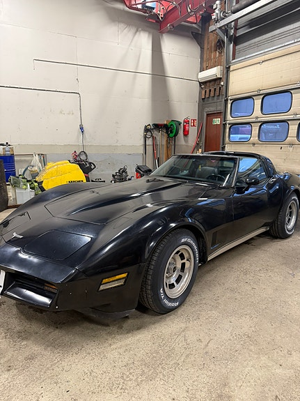 Chevrolet Corvette 9 of 18