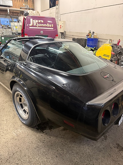 Chevrolet Corvette 7 of 18