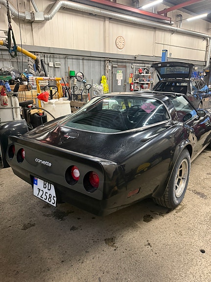 Chevrolet Corvette 5 of 18