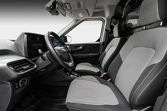 Ford Transit Courier 20 of 26