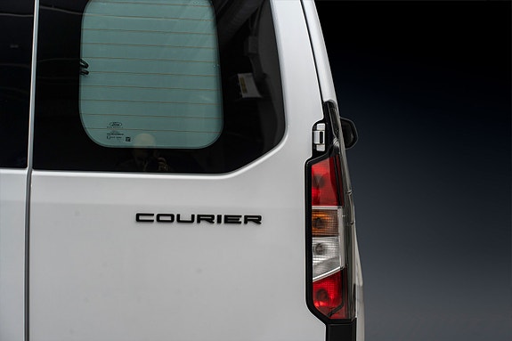Ford Transit Courier 10 of 26