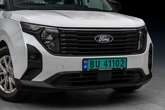 Ford Transit Courier 2 of 26
