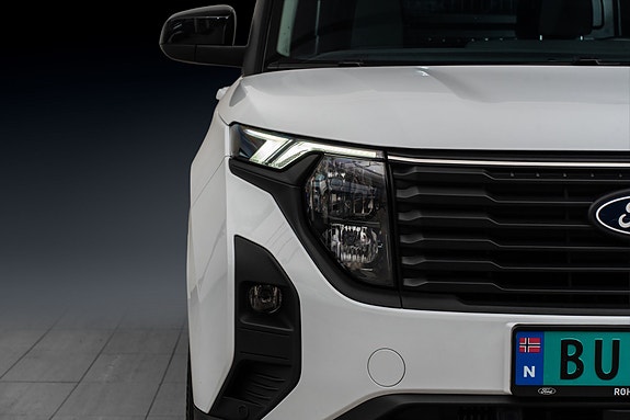 Ford Transit Courier 4 of 26