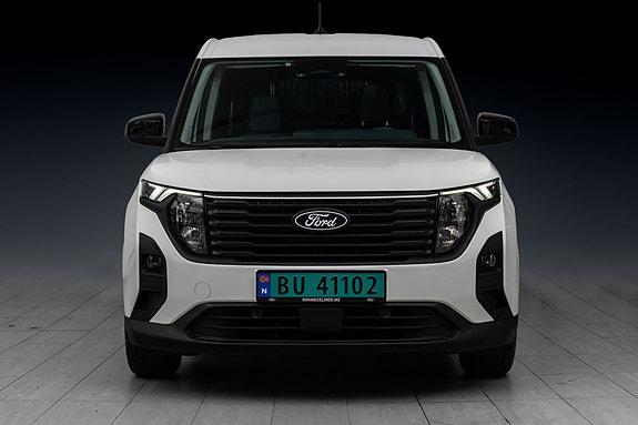 Ford Transit Courier 3 of 26