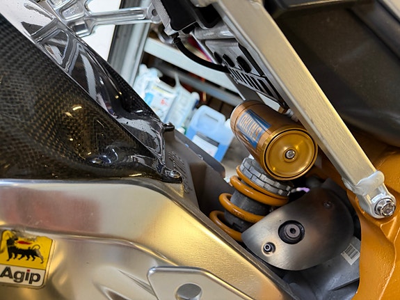 Aprilia RSV 1000 R Factory 6 of 15